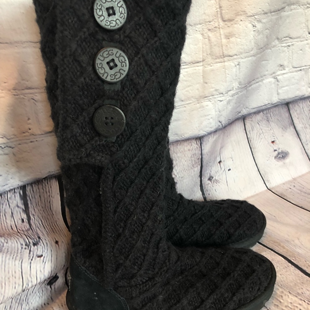 Black Ugg boots